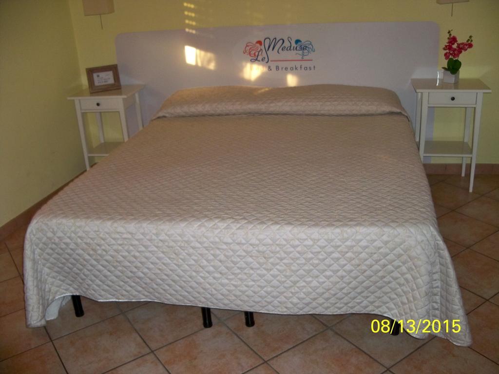 B&B Le Meduse Fiumicino Habitación foto