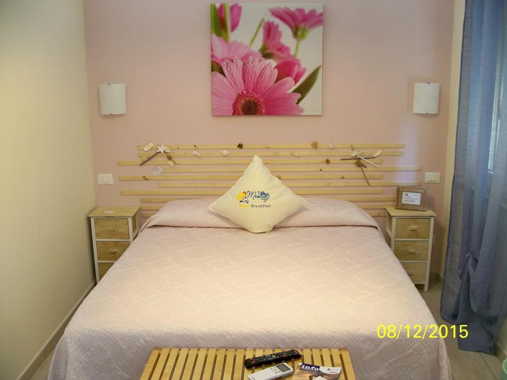 B&B Le Meduse Fiumicino Habitación foto